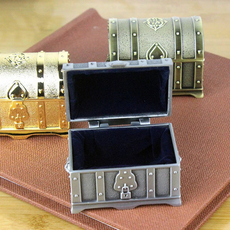 Mini-Piratentruhe aus Gold-Metall