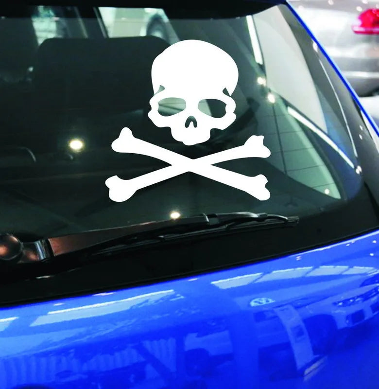 Reflektierender roter Totenkopf Sticker Groessenvergleich