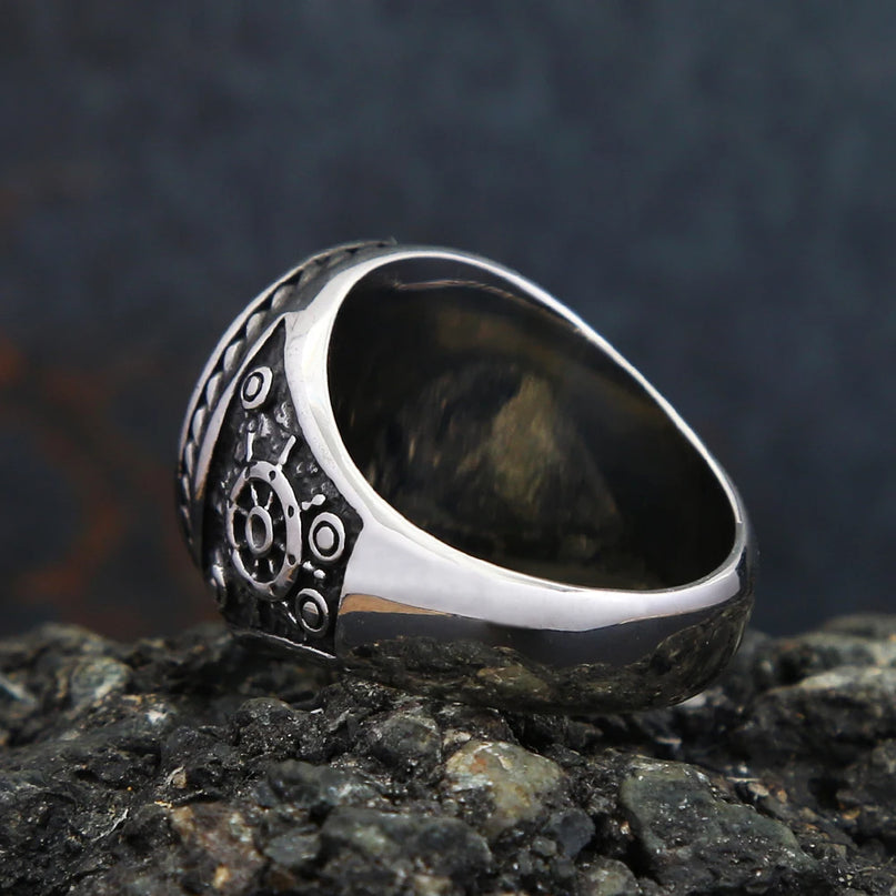 Totenkopf-Ring mit gekreuzten Saebeln