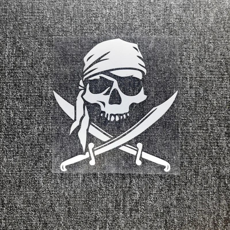 Piraten Schwerte Aufkleber reflektierend weiss Totenkopf mit Saebeln