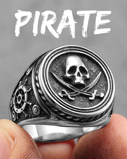 Totenkopf-Ring mit Piratensaebeln