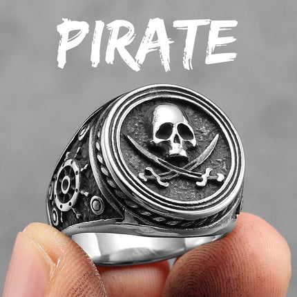 Totenkopf-Ring mit Piratensaebeln