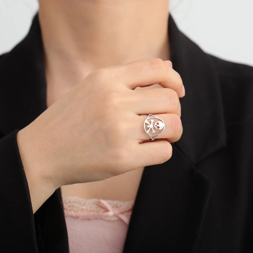 Goldener Totenkopf-Ring im Piratenlook