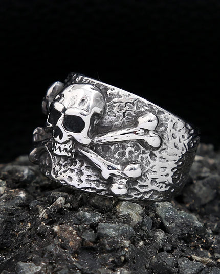 Breiter Totenkopf-Ring mit Kreuzknochen