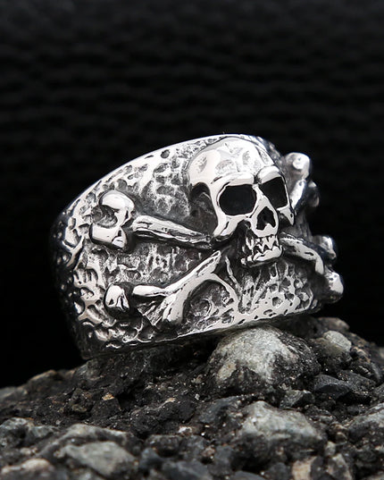 Breiter Totenkopf-Ring mit Kreuzknochen