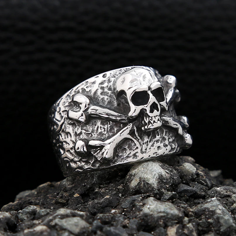 Breiter Totenkopf-Ring mit Kreuzknochen