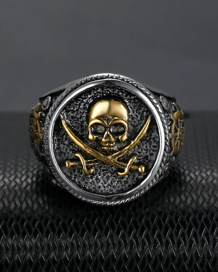 Silberner Totenkopf-Ring mit Piratensabeln