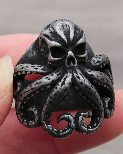 Schwarzer Totenkopf-Ring mit Tentakeln