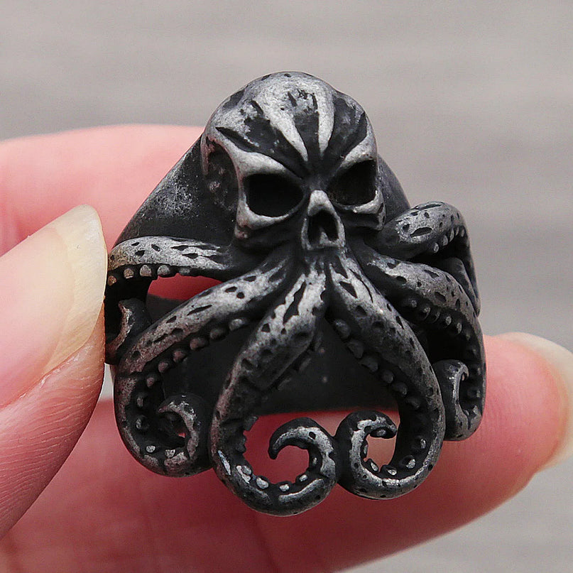 Schwarzer Totenkopf-Ring mit Tentakeln