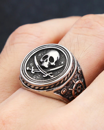 Totenkopf-Ring mit gekreuzten Saebeln