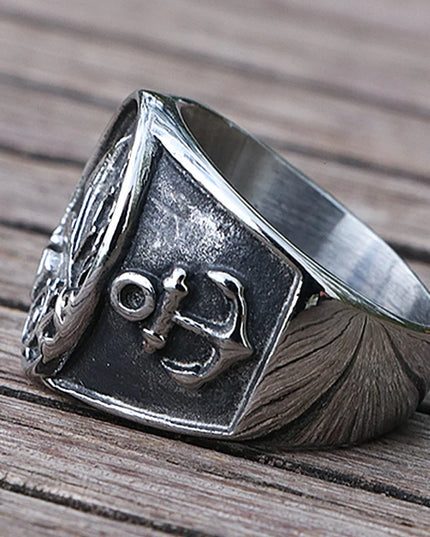Nordischer Segelschiff-Ring mit Anker
