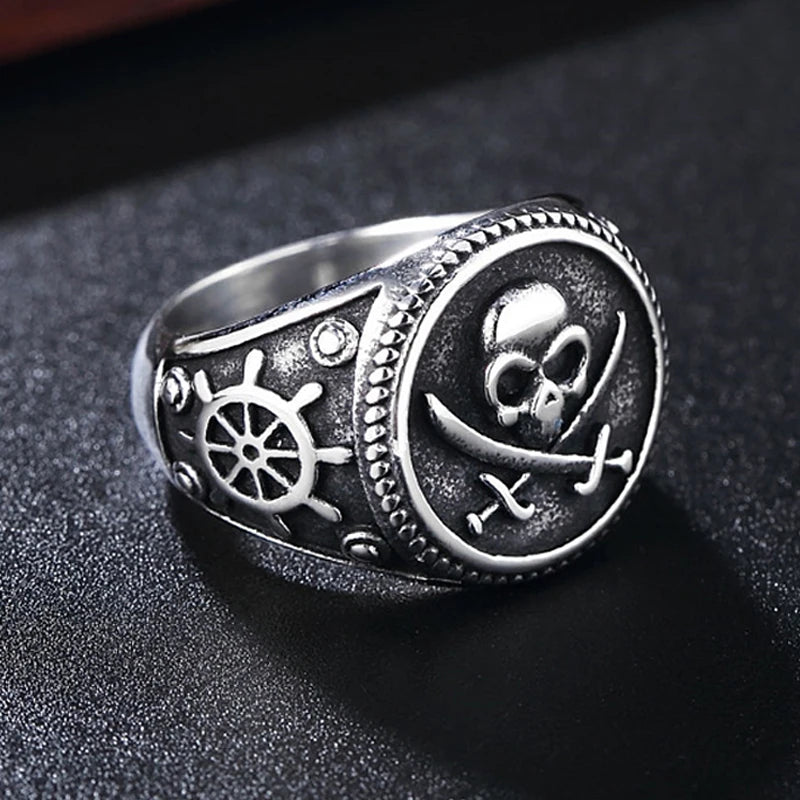 Bicolor Piraten-Ring mit Totenkopf