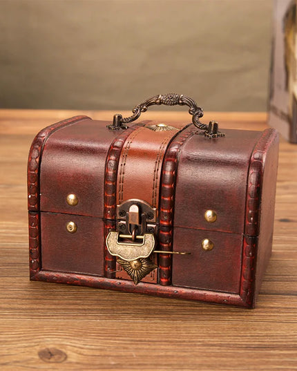 Kleine Schatztruhe mit Vintage-Schloss