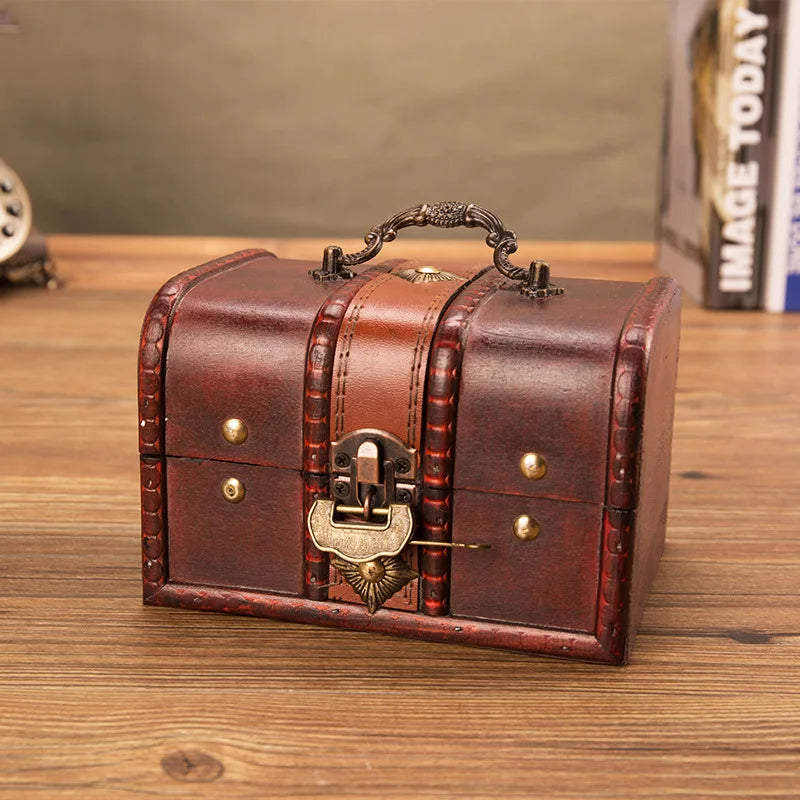 Piratentruhe Vintage grau Lederriemen Detail