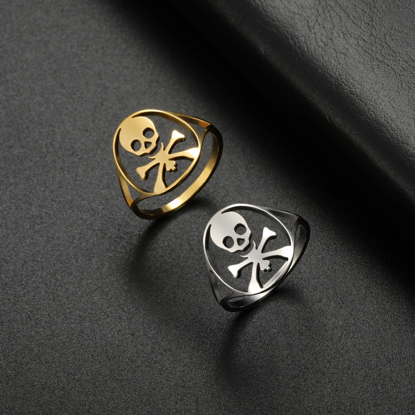 Kleiner Totenkopf-Ring mit Kreuzknochen