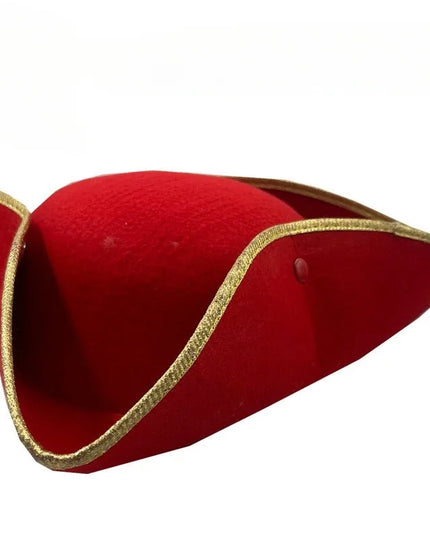 Roter Piratenhut Detail Goldborte und Druckknopf