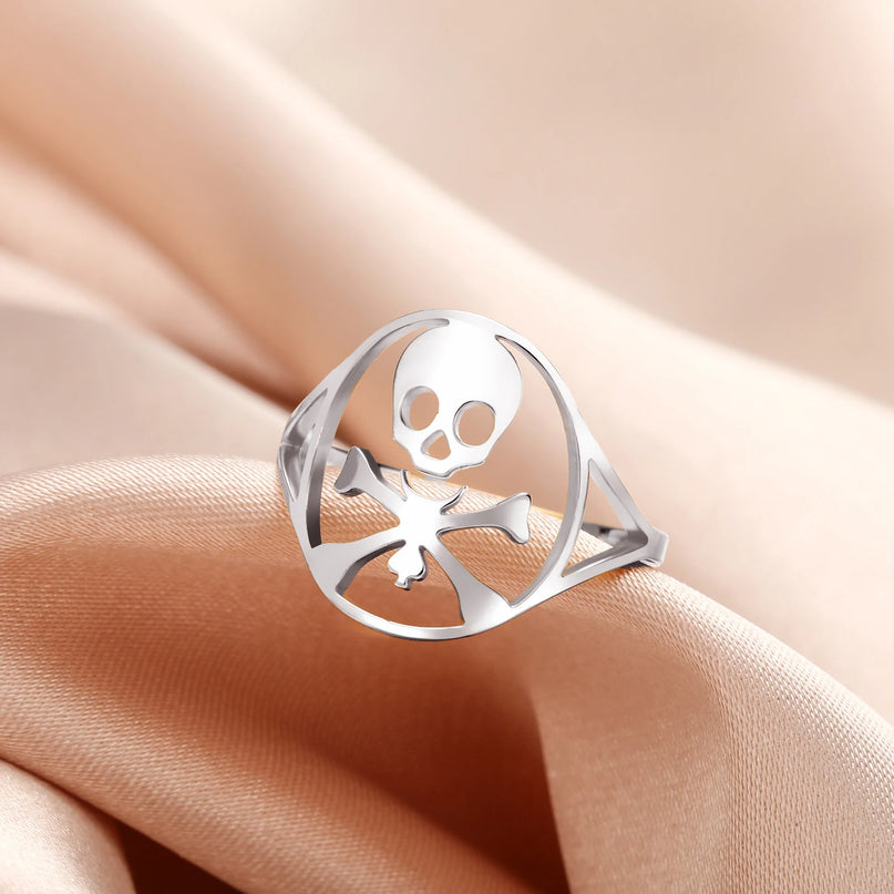 Kleiner Totenkopf-Ring mit Kreuzknochen