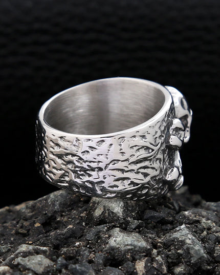 Breiter Totenkopf-Ring mit Kreuzknochen