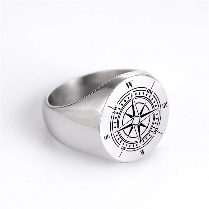 Markanter Kompass-Ring fuer Maenner