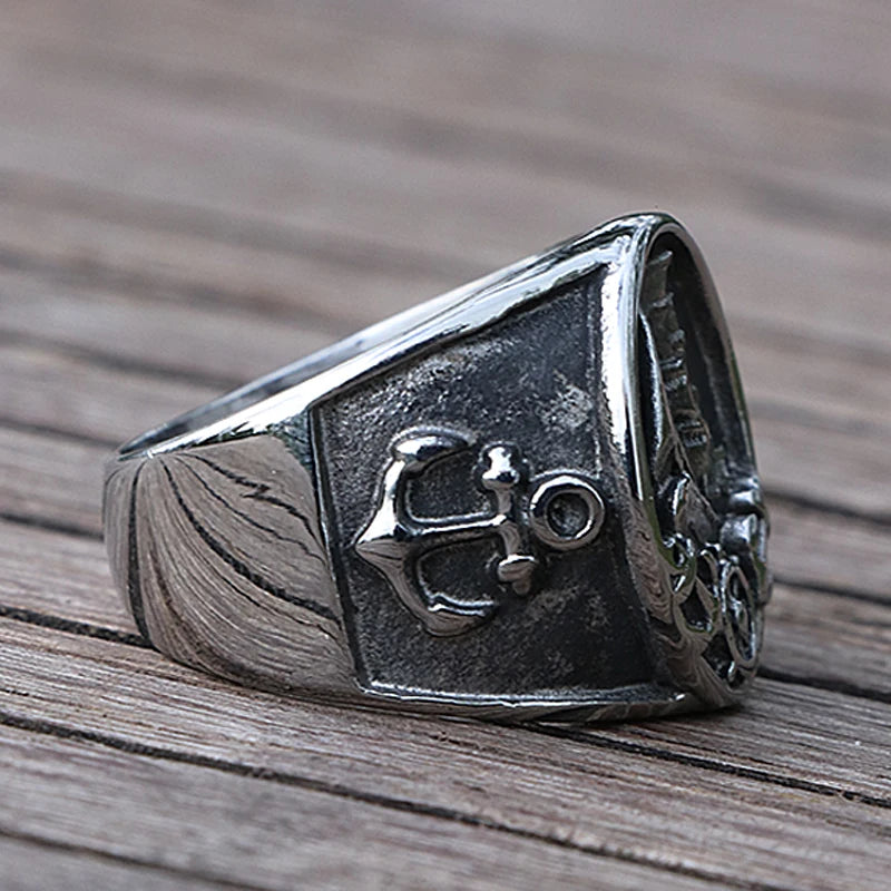 Nordischer Segelschiff-Ring mit Anker