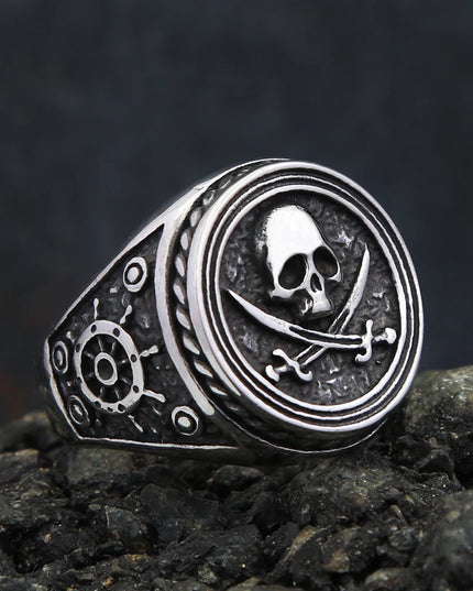 Totenkopf-Ring mit gekreuzten Saebeln