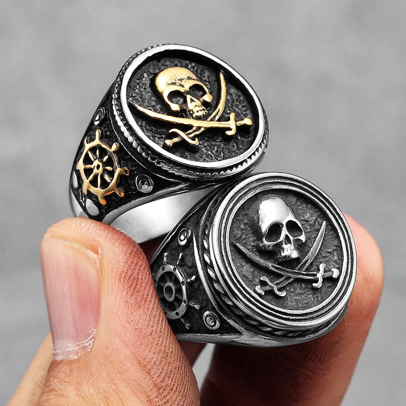 Totenkopf-Ring mit gekreuzten Knochen