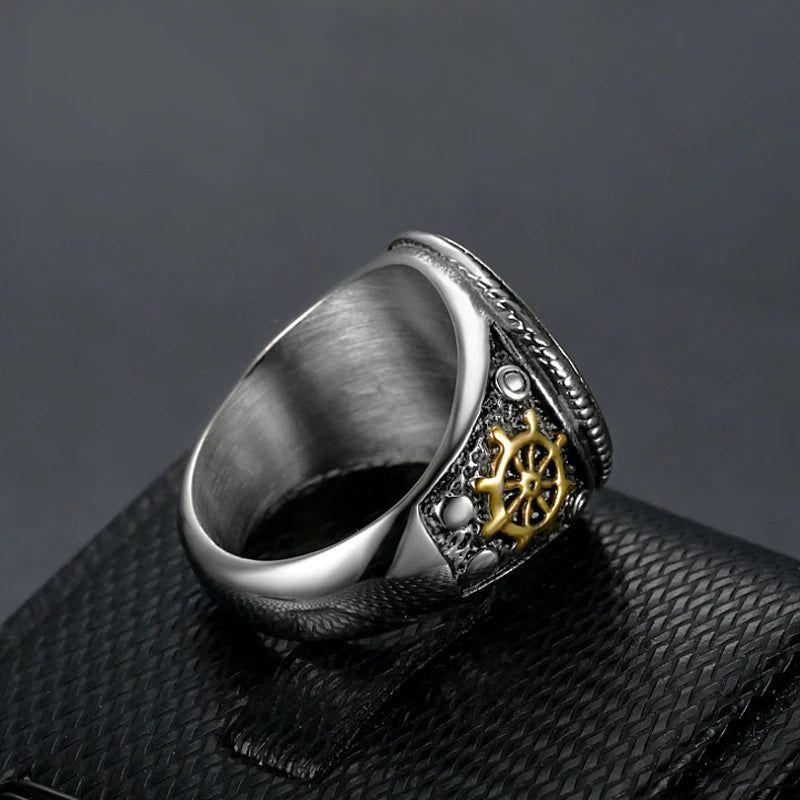 Silberner Totenkopf-Ring mit Piratensabeln