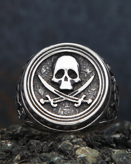 Totenkopf-Ring mit gekreuzten Saebeln