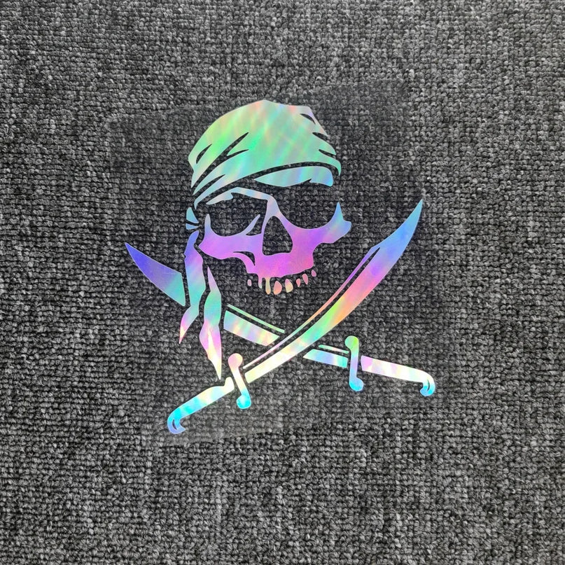 Holographischer Piraten Totenkopf Decal auf dunklem Untergrund