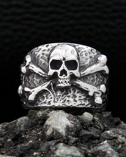 Breiter Totenkopf-Ring mit Kreuzknochen