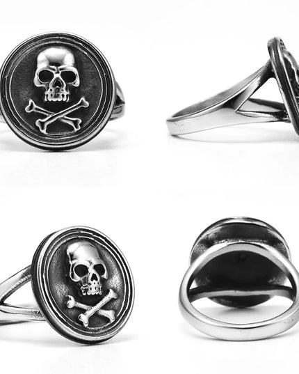 Totenkopf-Ring mit Piratensaebeln