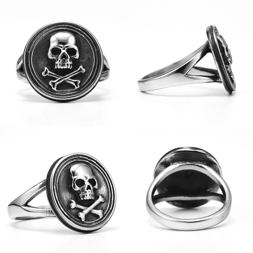 Totenkopf-Ring mit Piratensaebeln