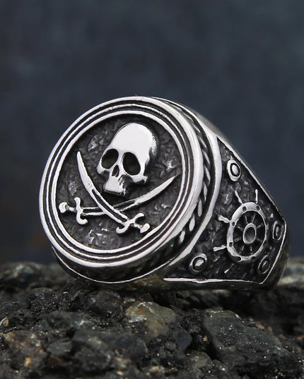Totenkopf-Ring mit gekreuzten Saebeln