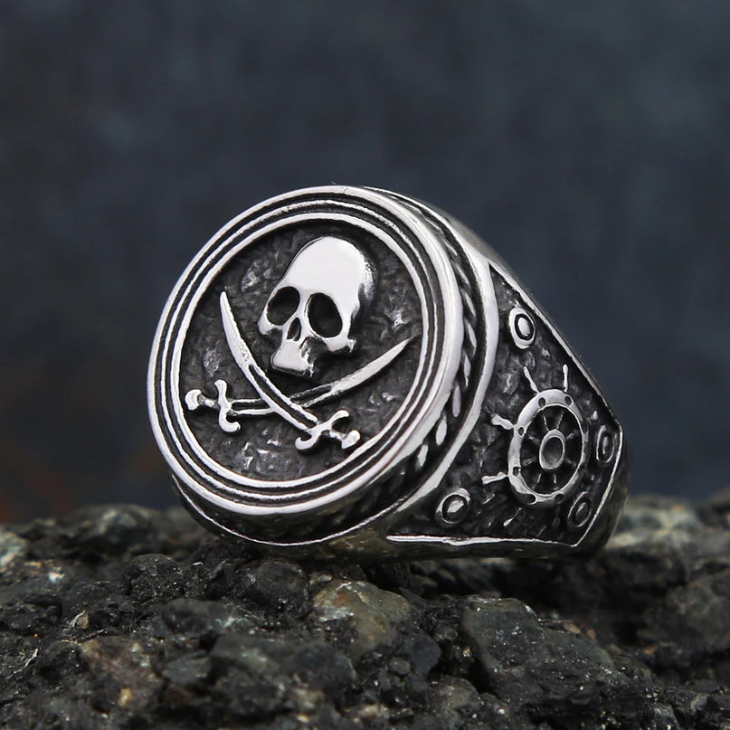 Totenkopf-Ring mit gekreuzten Saebeln